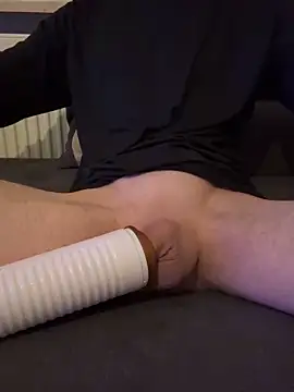 LionBoy1976 online show from April 25, 8:17 am