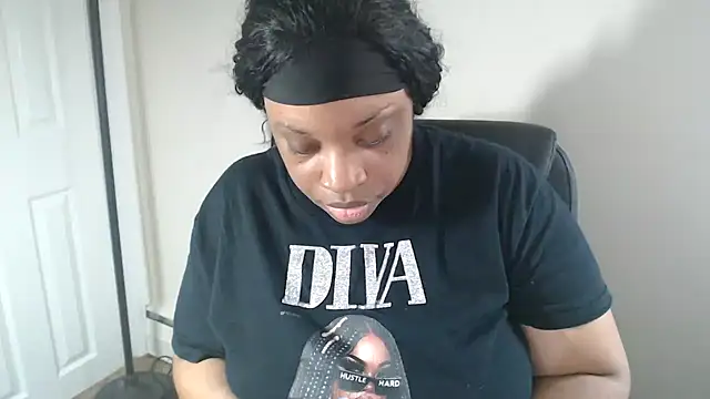 Sexymona1218 online show from July 7, 6:12 pm