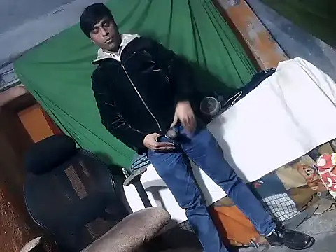 Snapshot of desiboy1101 chatting on January 9, 2:09 pm desiboy1101 online show from January 9, 2:09 pm