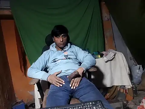 Snapshot of desiboy1101 chatting on January 11, 2:55 pm desiboy1101 online show from January 11, 2:55 pm