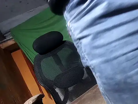 Snapshot of desiboy1101 chatting on January 13, 1:16 pm desiboy1101 online show from January 13, 1:16 pm