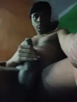 Snapshot of desiboy1101 chatting on April 13, 2:22 pm desiboy1101 online show from April 13, 2:22 pm