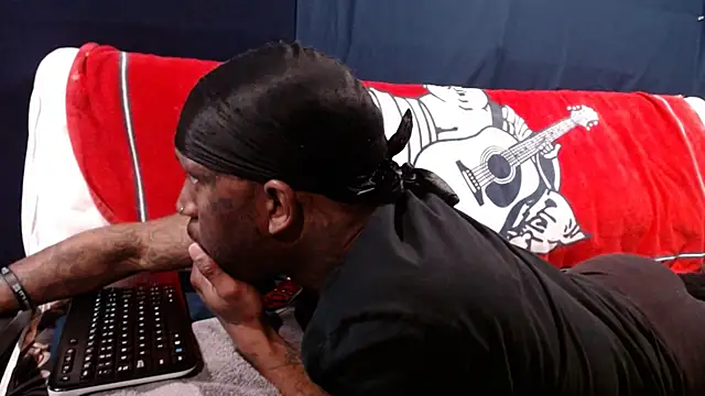 iBreakHeartz online show from December 20, 1:25 am