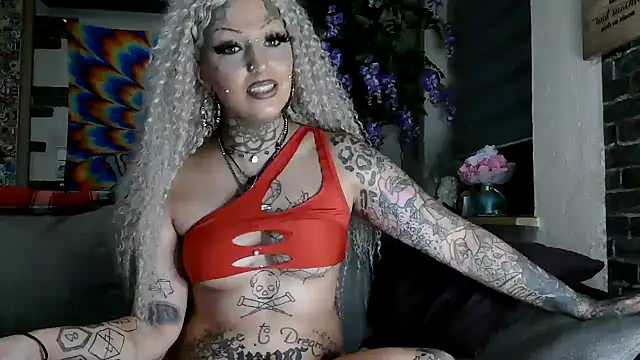 Snapshot of RoxxyInk chatting on February 12, 2:14 am RoxxyInk online show from February 12, 2:14 am