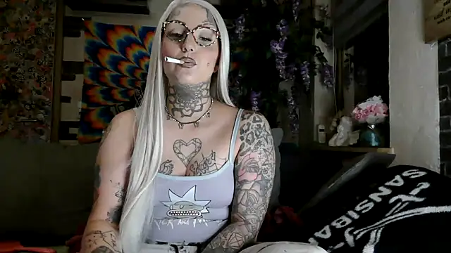 Snapshot of RoxxyInk chatting on September 28, 10:15 pm RoxxyInk online show from September 28, 10:15 pm
