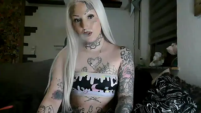 RoxxyInk online show from April 5, 9:12 pm