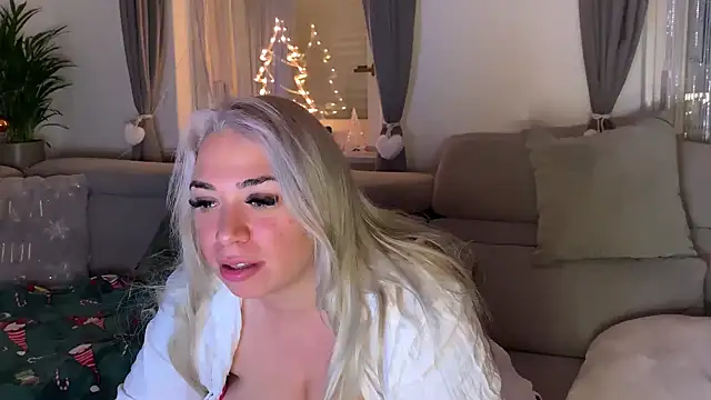 Snapshot of Monageil chatting on December 20, 9:54 am Monageil online show from December 20, 9:54 am