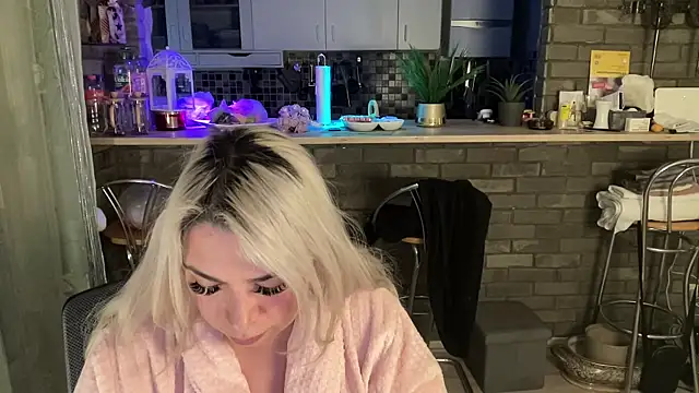 Snapshot of Monageil chatting on February 20, 4:25 pm Monageil online show from February 20, 4:25 pm