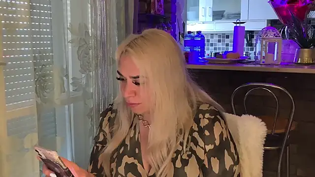 Snapshot of Monageil chatting on March 10, 1:10 pm Monageil online show from March 10, 1:10 pm