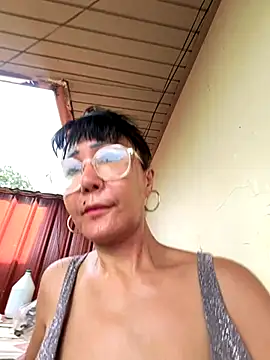 Snapshot of sweetieme chatting on October 29, 2:14 am sweetieme online show from October 29, 2:14 am