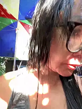 Snapshot of sweetieme chatting on October 31, 12:00 am sweetieme online show from October 31, 12:00 am