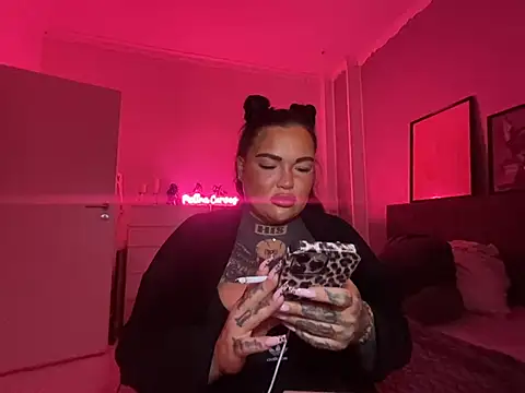  MelinaCurves  online show from January 8, 10:37 pm