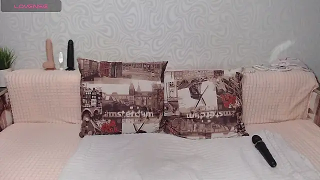 Snapshot of lelapopins chatting on January 13, 2:32 pm lelapopins online show from January 13, 2:32 pm