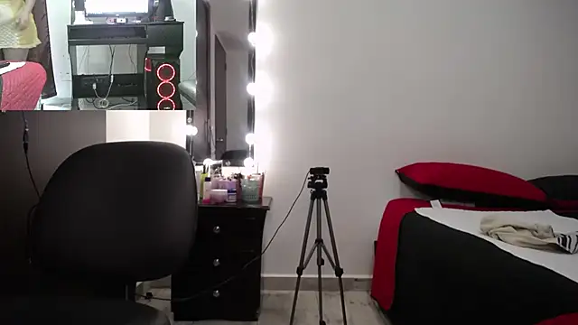 zoe hotxxx online show from March 1, 5:05 pm