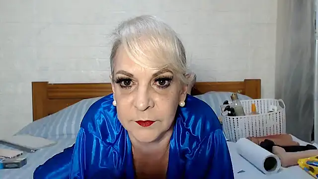 Snapshot of awild_kitten chatting on May 5, 8:44 am awild kitten online show from May 5, 8:44 am