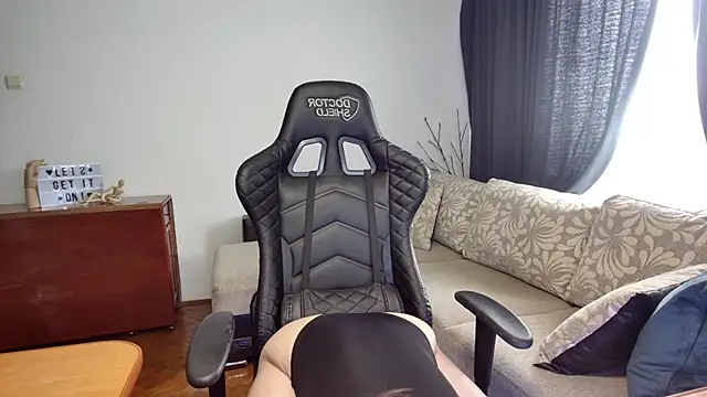 Snapshot of EvaMoon1 chatting on February 18, 8:16 am EvaMoon1 online show from February 18, 8:16 am