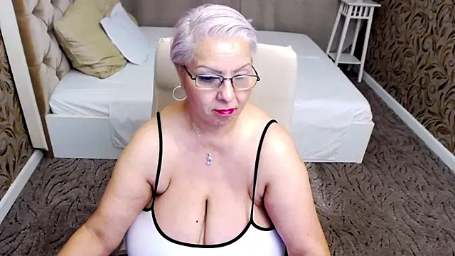 Snapshot of LadyLibely chatting on October 6, 4:43 am LadyLibely online show from October 6, 4:43 am