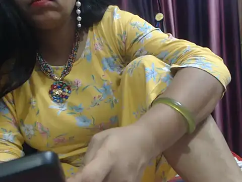 Snapshot of prettyindiandoll chatting on August 4, 6:16 am prettyindiandoll online show from August 4, 6:16 am