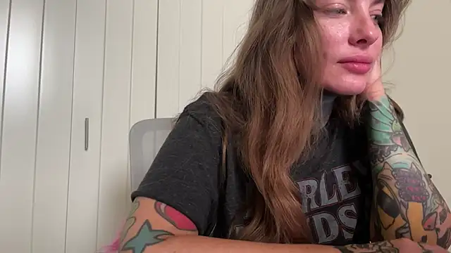 Snapshot of airgeadx chatting on December 13, 8:26 pm airgeadx online show from December 13, 8:26 pm