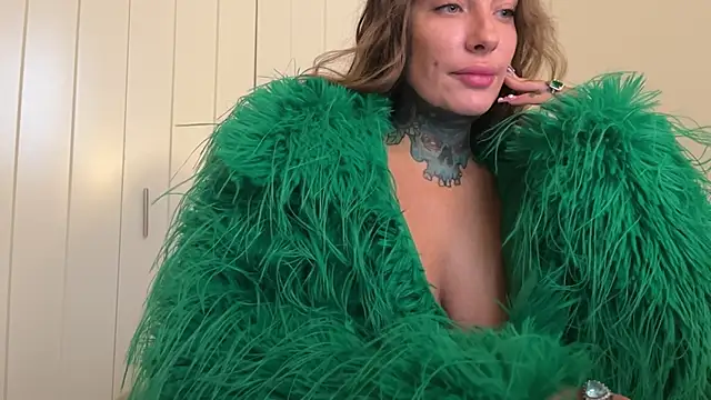 Snapshot of airgeadx chatting on December 16, 6:05 pm airgeadx online show from December 16, 6:05 pm