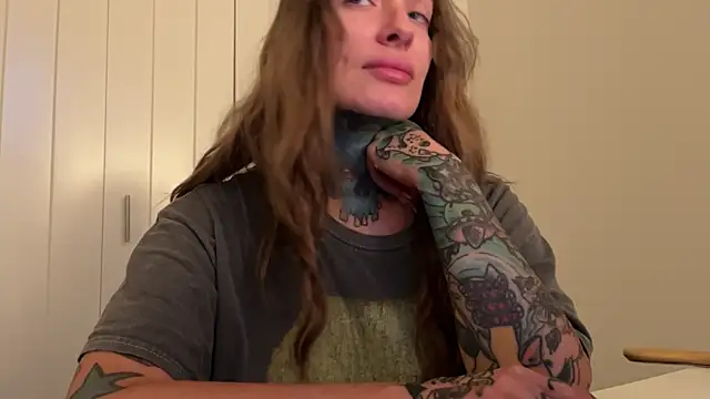 Snapshot of airgeadx chatting on January 7, 10:19 pm airgeadx online show from January 7, 10:19 pm