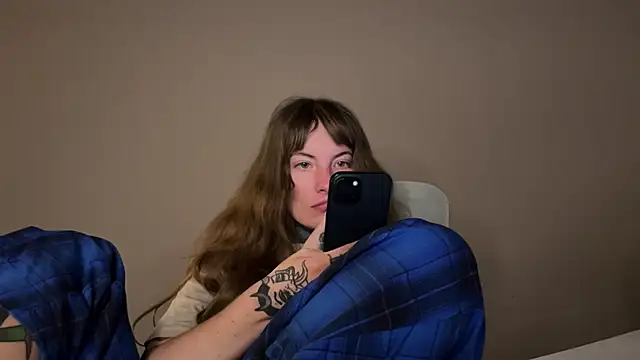 Snapshot of airgeadx chatting on January 22, 11:53 pm airgeadx online show from January 22, 11:53 pm