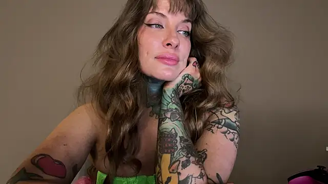 Snapshot of airgeadx chatting on January 28, 12:26 am airgeadx online show from January 28, 12:26 am