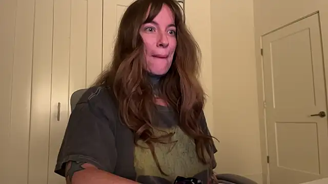 Snapshot of airgeadx chatting on February 21, 2:39 am airgeadx online show from February 21, 2:39 am