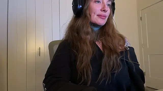 Snapshot of airgeadx chatting on February 27, 1:59 am airgeadx online show from February 27, 1:59 am