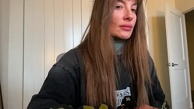 Snapshot of airgeadx chatting on March 1, 11:04 pm airgeadx online show from March 1, 11:04 pm