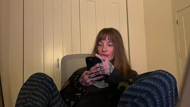 Snapshot of airgeadx chatting on March 2, 2:08 am airgeadx online show from March 2, 2:08 am