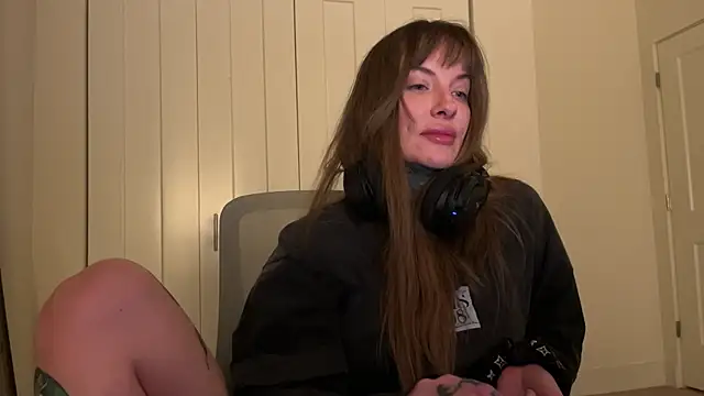 Snapshot of airgeadx chatting on March 2, 5:12 am airgeadx online show from March 2, 5:12 am