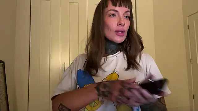 Snapshot of airgeadx chatting on March 9, 1:56 am airgeadx online show from March 9, 1:56 am