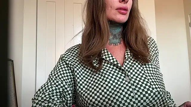 Snapshot of airgeadx chatting on March 22, 11:20 pm airgeadx online show from March 22, 11:20 pm