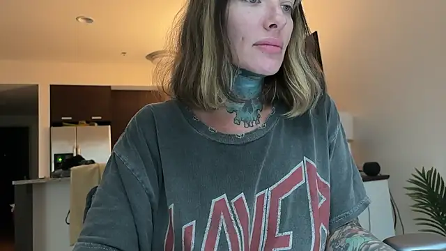 Snapshot of airgeadx chatting on October 13, 4:51 pm airgeadx online show from October 13, 4:51 pm