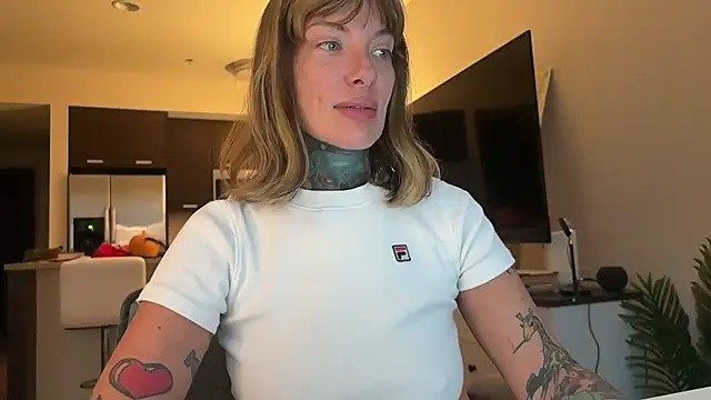 Snapshot of airgeadx chatting on November 4, 8:52 pm airgeadx online show from November 4, 8:52 pm