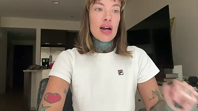 Snapshot of airgeadx chatting on November 8, 3:01 pm airgeadx online show from November 8, 3:01 pm