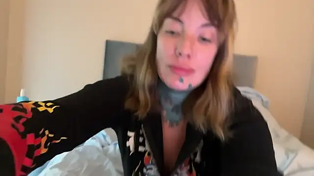 Snapshot of airgeadx chatting on November 17, 7:41 pm airgeadx online show from November 17, 7:41 pm