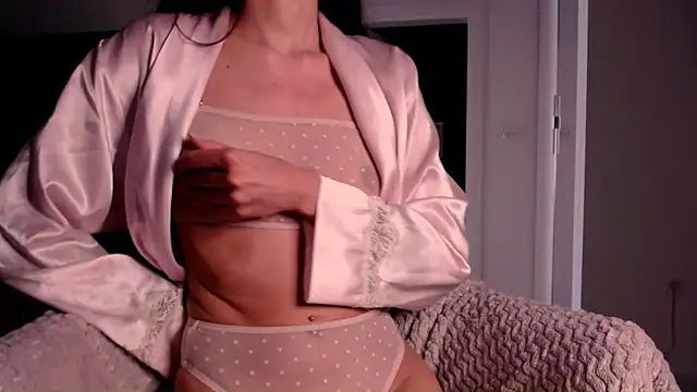 EvelynGG online show from April 23, 12:40 pm