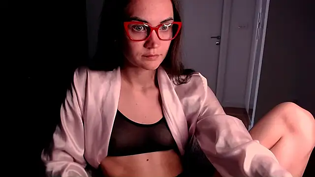 Snapshot of EvelynGG chatting on May 5, 10:56 am EvelynGG online show from May 5, 10:56 am