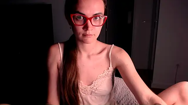 Snapshot of EvelynGG chatting on May 9, 6:24 pm EvelynGG online show from May 9, 6:24 pm