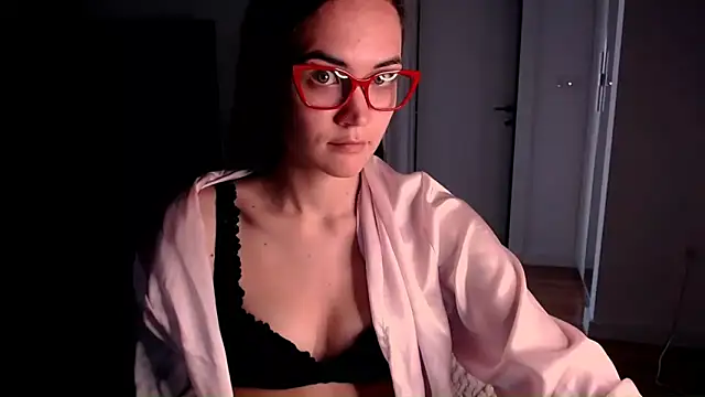 Snapshot of EvelynGG chatting on May 20, 10:10 am EvelynGG online show from May 20, 10:10 am