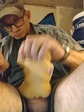 Snapshot of ROBERT0516 chatting on October 28, 3:32 am ROBERT0516 online show from October 28, 3:32 am