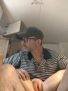 Snapshot of ROBERT0516 chatting on November 15, 1:18 pm ROBERT0516 online show from November 15, 1:18 pm