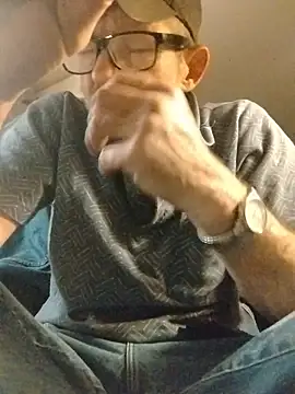 Snapshot of ROBERT0516 chatting on November 21, 11:42 am ROBERT0516 online show from November 21, 11:42 am