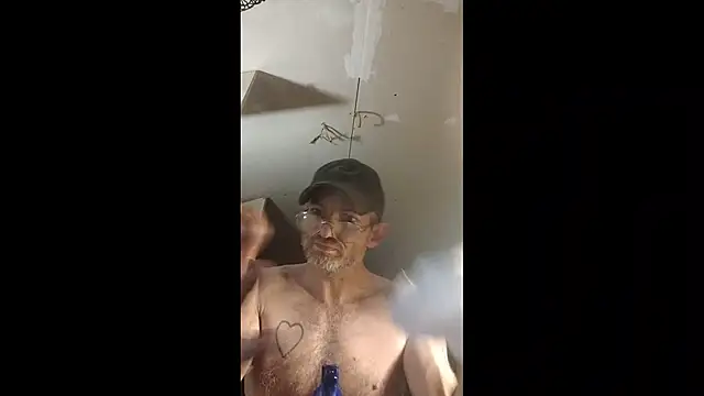 Snapshot of ROBERT0516 chatting on November 28, 4:26 am ROBERT0516 online show from November 28, 4:26 am