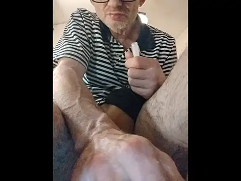 ROBERT0516 online show from December 17, 12:38 am