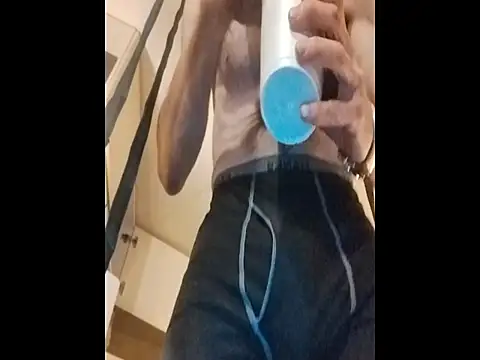 Snapshot of ROBERT0516 chatting on April 25, 8:39 pm ROBERT0516 online show from April 25, 8:39 pm