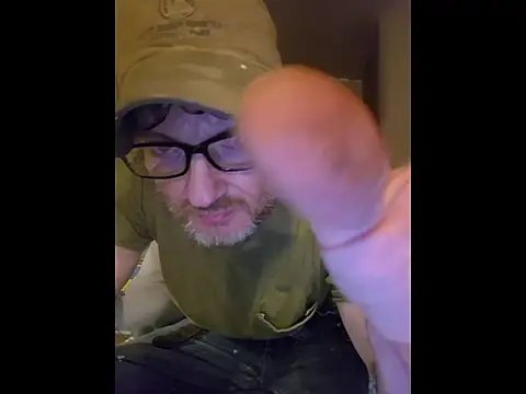 Snapshot of ROBERT0516 chatting on June 24, 5:06 am ROBERT0516 online show from June 24, 5:06 am