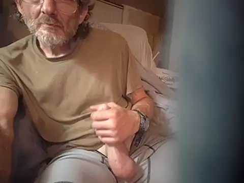 Snapshot of ROBERT0516 chatting on August 9, 3:44 am ROBERT0516 online show from August 9, 3:44 am